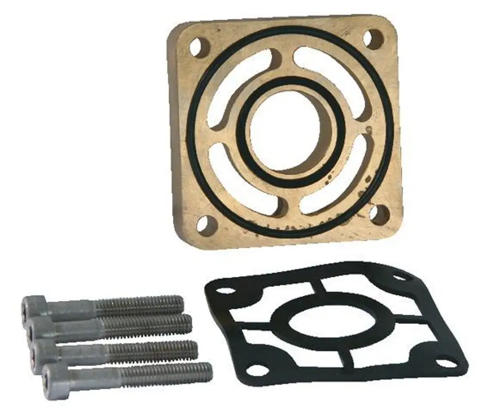 Adapterteil von Syr mit einer metallenen Oberfläche, umgeben von einer Gummidichtung, sowie drei geschraubten Bolzen und einem zusätzlichen Gummiteil im unteren Bereich.